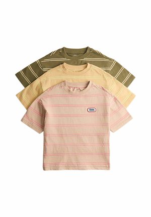 Drei kurzärmelige T-Shirts mit rundem Ausschnitt und Streifen in Beige, Hellgelb und Oliv, gestapelt mit einem "Grow Happinest" Logo-Patch auf dem vorderen beigen T-Shirt.