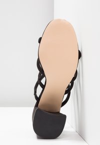 Miss Selfridge Korolliset pistokkaat - black