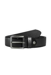 Cinturón sintético negro perforado con hebilla de metal plateado y un pasador de cuero suave, que presenta un sutil detalle del logotipo en relieve.