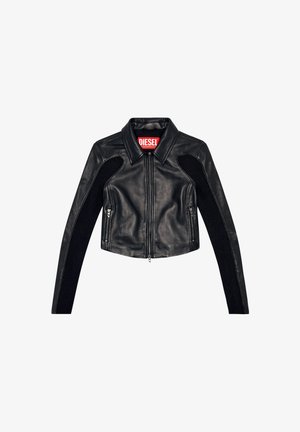 Čierna kožená skrátená bunda s predným zipsom, golierom a kontrastnou tkaninou pozdĺž rukávov. Obsahuje logo "DIESEL" na dekolte.