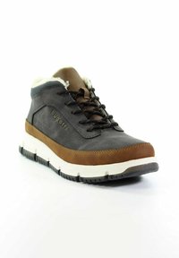 Szare i brązowe zimowe buty na sznurówki z białą podeszwą, czarnym bieżnikiem i podszyciem z polaru, z logo "bugatti" na boku.