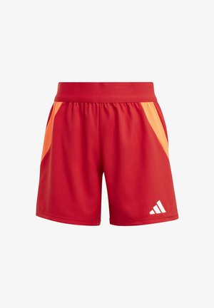 Rote Sportschorts aus leichtem Stoff, mit orangen Akzenten, elastischem Bund und einem weißen Adidas-Logo auf der unteren linken Seite.