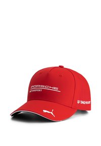 Czerwona czapka baseballowa z materiału, z wygiętym daszkiem. Posiada białe logo: "PORSCHE MOTORSPORT" oraz mały emblemat Pumy po boku.
