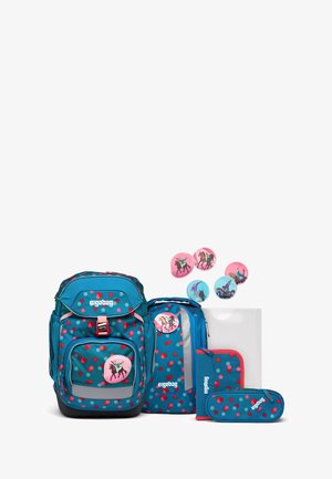Türkise Rucksack und Zubehör mit roten Punkten, mit Pferdemotiven auf Aufnähern. Enthält eine Federmappe und einen Dokumentenhalter.