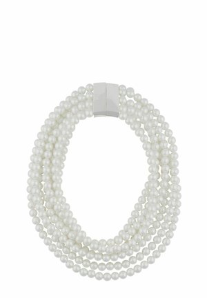 Weißes Perlenarmband mit mehreren Strängen, das runde, glänzende Perlen und einen silbernen Magnetverschluss aufweist. Glatte Textur und einheitliche Form.