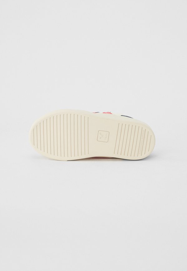 SMALL V 10 UNISEX - Trainers3