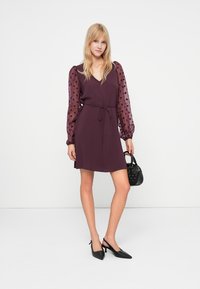 Vero Moda VMALVA DETAIL V NECK SHORT DRESS - Nappali ruha - winetasting