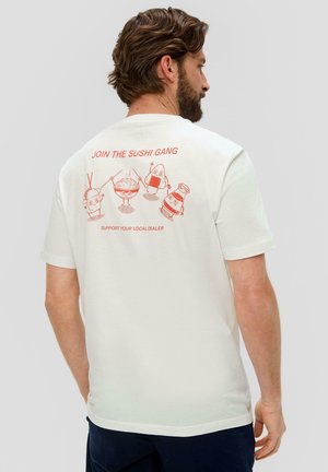 - T-shirt z nadrukiem