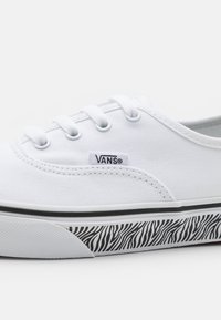 Vans AUTHENTIC - Tenisky - white