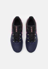 Nike Performance LEGEND ESSENTIAL  - Sapatilha de treino - blackened blue/sunset pulse