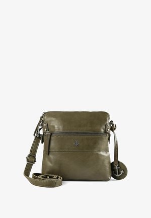 Olivgrüne Leder-Umhängetasche mit einer Reißverschlusstasche vorne, verstellbarem Riemen, geprägt mit einem Anker-Logo und einem runden Markenanhänger.