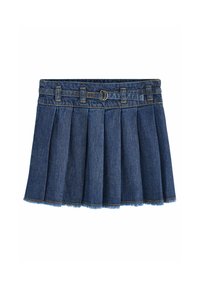 Jupe en denim plissée en denim foncé, avec une taille avec passants de ceinture, un accent de boucle en métal et un ourlet effiloché en bas.