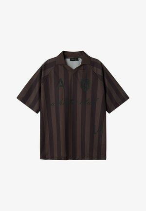 Polo a righe marroni realizzato in tessuto leggero, con colletto, logo e la scritta "athletic club" con il numero "14" sul davanti.