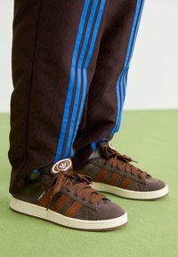 CAMPUS 00S - Skatesko - dark brown/preloved brown/footwear white