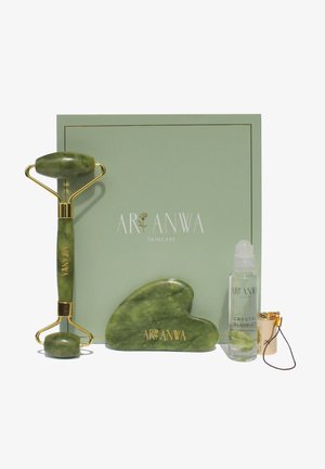 ARI ANWA Skincare, Face Yoga Set: – Gua Sha, Jade Roller & Roll-On mit Rosenwasse - Accessoires soin du corps - jade
