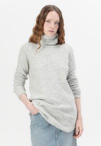 Light gray, ribbed knit turtleneck sweater with long sleeves, featuring a relaxed fit and a soft texture. Paired with a denim skirt.