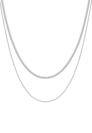 Tres cadenas de plata de diferentes longitudes. La cadena superior es de un estilo delgado tipo serpiente, y la inferior presenta un diseño de cuentas. Todas son brillantes y suaves.