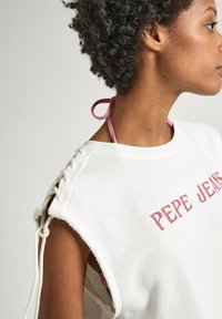 Pepe Jeans KENDALL - Camiseta estampada - canvas white