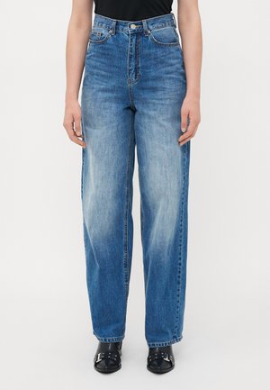 VMTAYLOR - Wide leg - medium blue denim