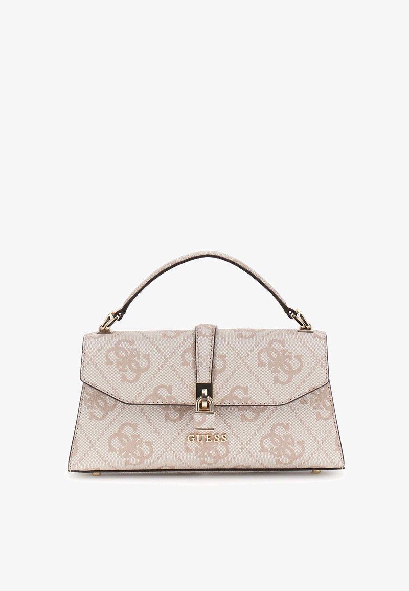 Sac à main beige avec motif de logo en relief, matériel doré et poignées supérieures. Il dispose d'une fermeture à fermoir et d'une forme rectangulaire structurée.