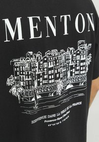 Jack & Jones RUNDHALSAUSSCHNITT - Apdrukāts T-krekls - black
