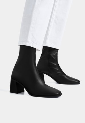 Kotníková obuv na vysokém podpatku - black
