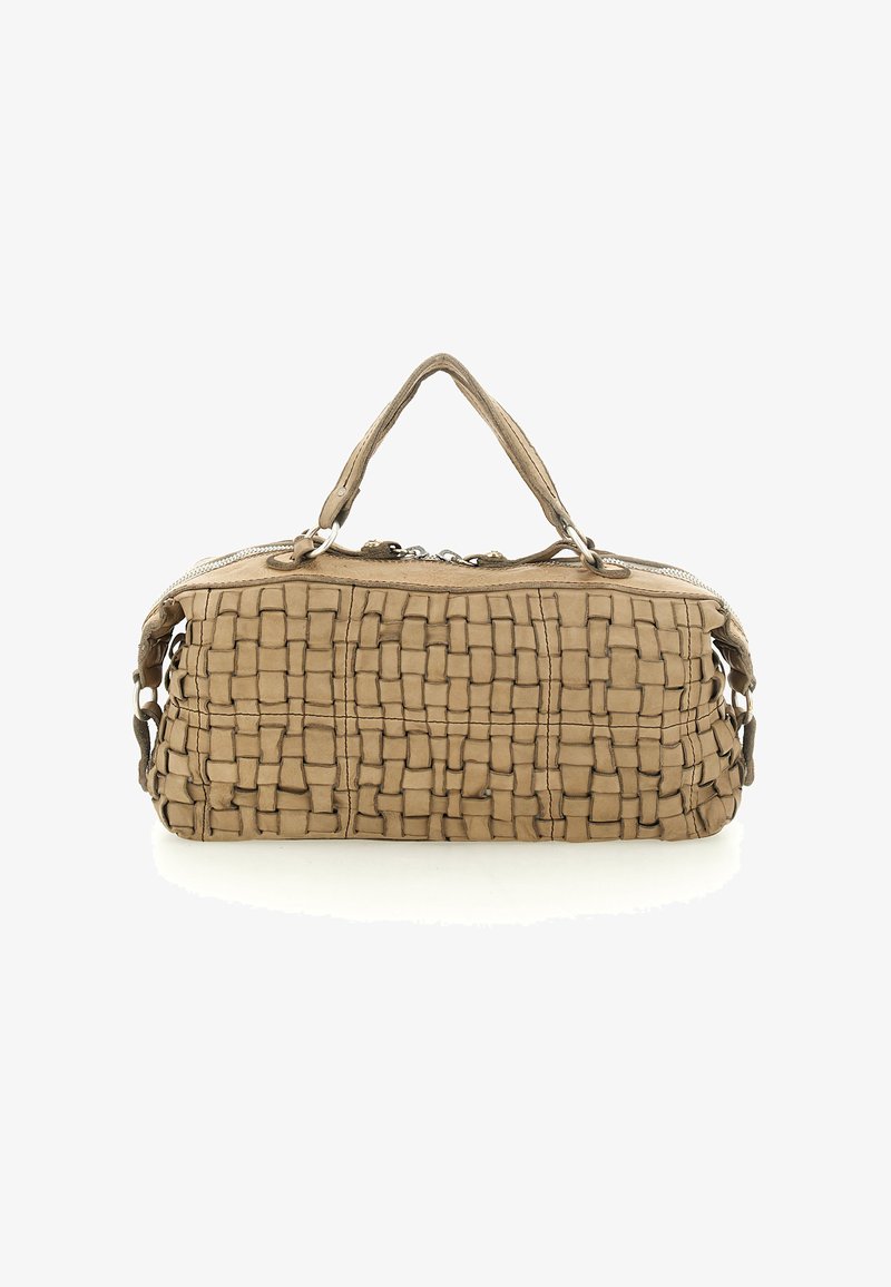 Borsa intrecciata marrone con forma rettangolare, manici corti, chiusura con zip e finitura testurizzata. Design semplice senza motivi visibili.