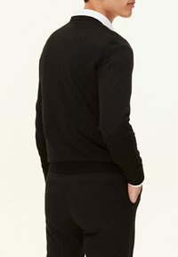 Oscar Jacobson MIGUEL ROUNDNECK - Neule - black tile