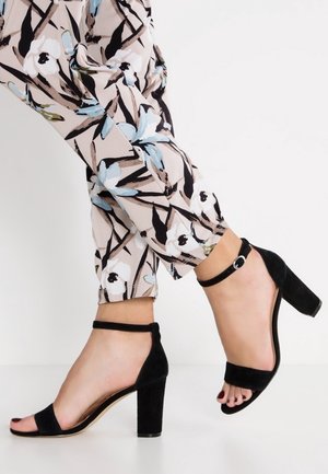 Pier One Riemensandalette - black