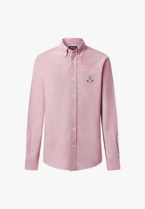 Roze overhemd met lange mouwen en knopen, met een geknoopte kraag en een klein geborduurd logo op de linkerborst.