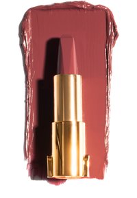Rossetto matte mauve con punta a proiettile, contenuto in un tubo dorato lucido, posizionato su una striscia di colore coordinato su uno sfondo bianco.