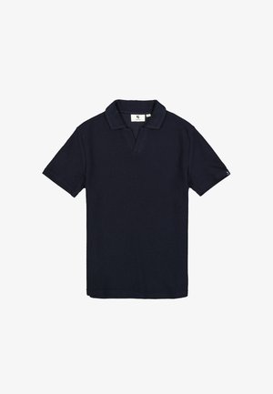Marineblauw poloshirt van gestructureerde stof met een klassieke kraag en korte mouwen. Heeft een subtiel merkembleem op de mouw.