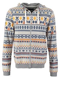 Sudadera con capucha y cremallera en gris, con patrones geométricos en azul, naranja y amarillo. Textura suave con puños y dobladillo acanalados.