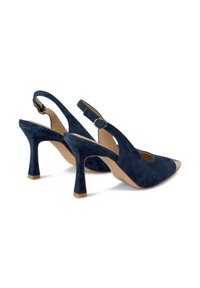 Tacchi slingback in suede blu navy con punta affusolata e punta metallica dorata. Presentano un tacco a blocco e una cinghia alla caviglia regolabile per una vestibilità ottimale.