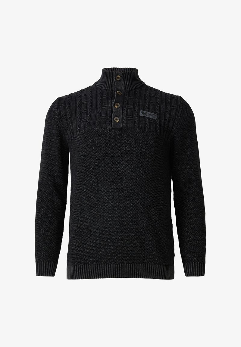 Schwarzer Strickpullover mit hohem Rippkragen, Knopfleiste mit vier Knöpfen, Zopfmuster auf der oberen Brust und langen Ärmeln.
