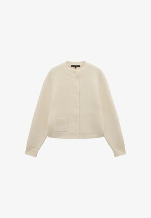 Hellbeige Strickjacke aus weichem Material, mit Rundhalsausschnitt, vorderen Knöpfen und einer kleinen aufgesetzten Tasche auf der linken Seite.