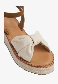 Selezionato, off white