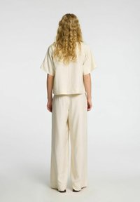 Selected Femme SLFNATUK 2/4 BOXY TIE  B - Blusa - birch