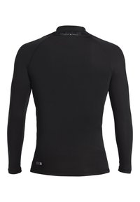 Rash guard negro de manga larga, hecho de un material elástico y suave. Cuenta con un alto cuello y costuras planas para mayor comodidad y durabilidad.