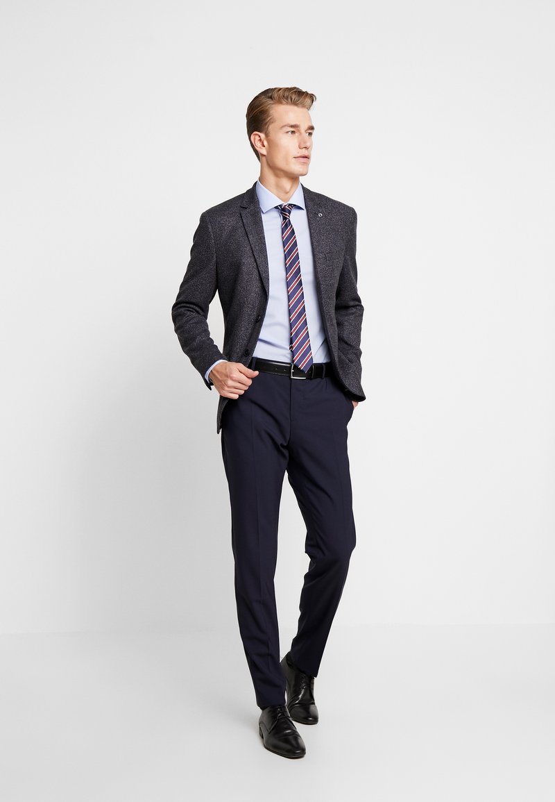 Herren Komplettanzüge | Seidensticker SLIM FIT SPREAD KENT PATCH Businesshemd blue/blau - AP13586 Herren Komplettanzüge | Seidensticker SLIM FIT SPREAD KENT PATCH Businesshemd blue/blau - AP13586