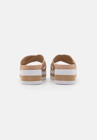 Bullboxer Ciabattine con tacco - gold
