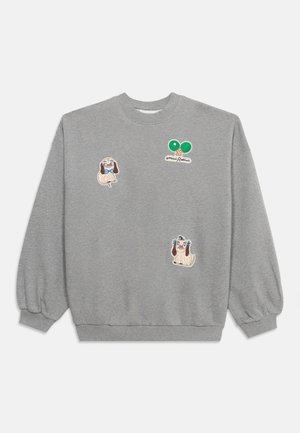 Felpa grigia girocollo con due toppe con cani in stile cartone animato e una toppa verde con racchetta da ping pong con la scritta "Mini Rodini" sul davanti.