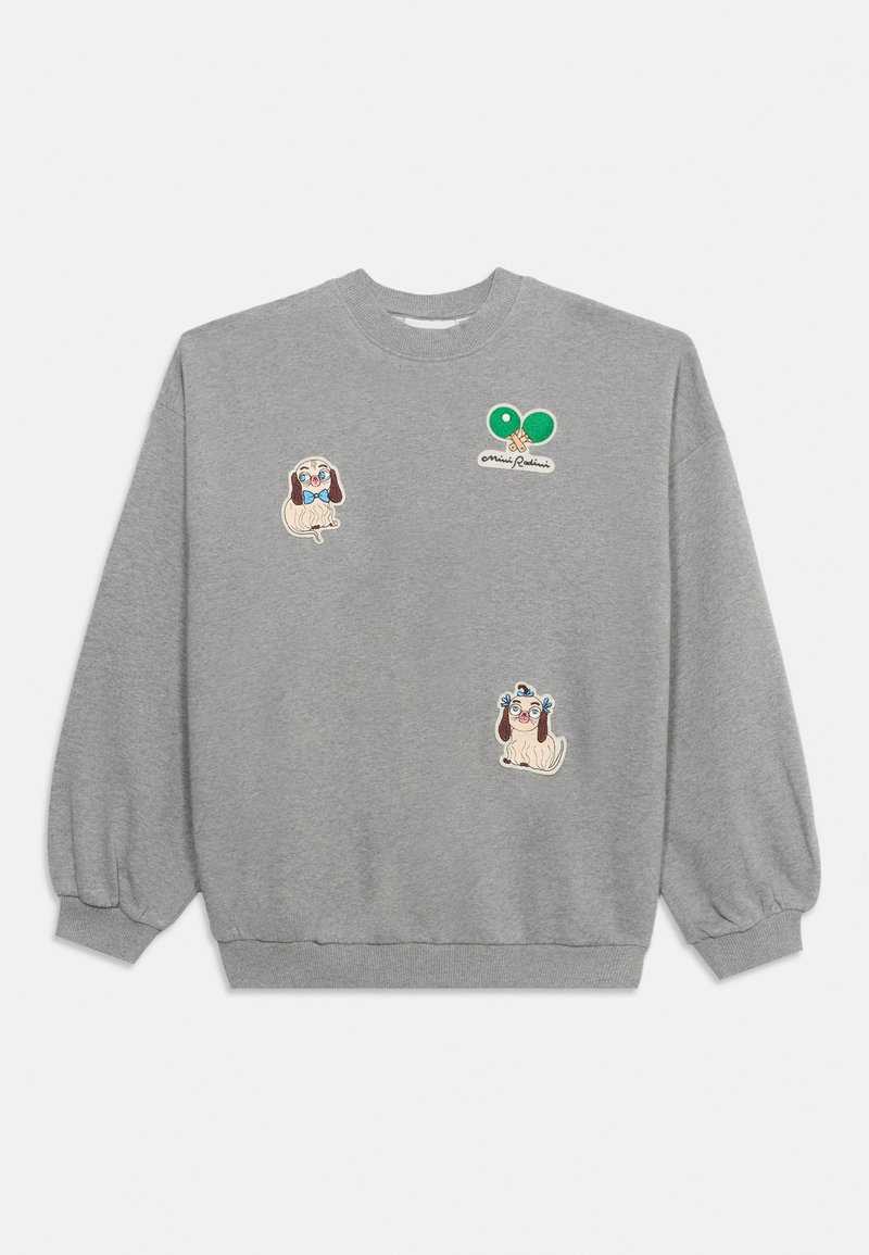 Sweat-shirt gris à col rond avec deux patchs chien dessin animé et un patch vert de raquette de ping-pong avec le texte « Mini Rodini » sur le devant.