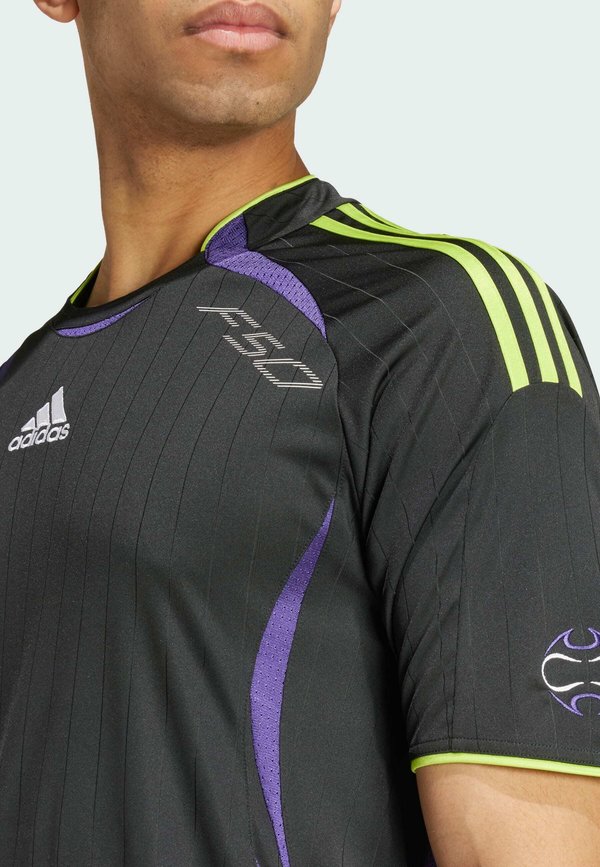 F50 - Print T-shirt3