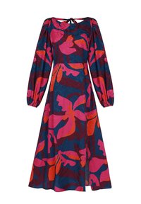 Langärmliges Kleid mit einem Bindegürtel am Hals, das auffällige abstrakte rosa, rote und lila Blumenmuster auf einem dunkelblauen Hintergrund zeigt.