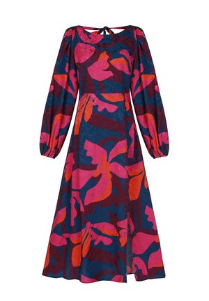 Langerekjurk met een strikrughalstoofie, voorzien van gedurfde abstracte bloemenpatronen in roze, rood en paars op een donkerblauwe achtergrond.