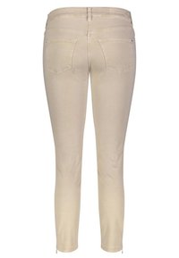 Beige tettside jeans med baklommer, en jevn tekstur og subtile sømdetaljer. Ankelsyninger på linen fullfører designet.