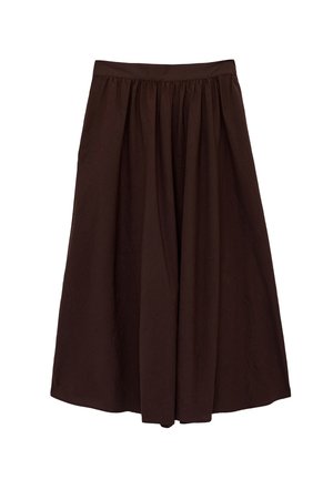 Dunkelbrauner, knielanger A-Linien-Rock mit geraffter Taille und glatter Textur, flach auf weißem Hintergrund präsentiert.