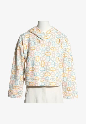 Sweat à capuche court blanc avec des motifs multicolores en forme de capsule orange, bleu, rose et gris sur les manches longues et le corps.