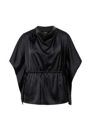 Top in satin nero con scollatura drappeggiata, vita elastica e un accento floreale sulla spalla. Presenta maniche ampia e una textura liscia.